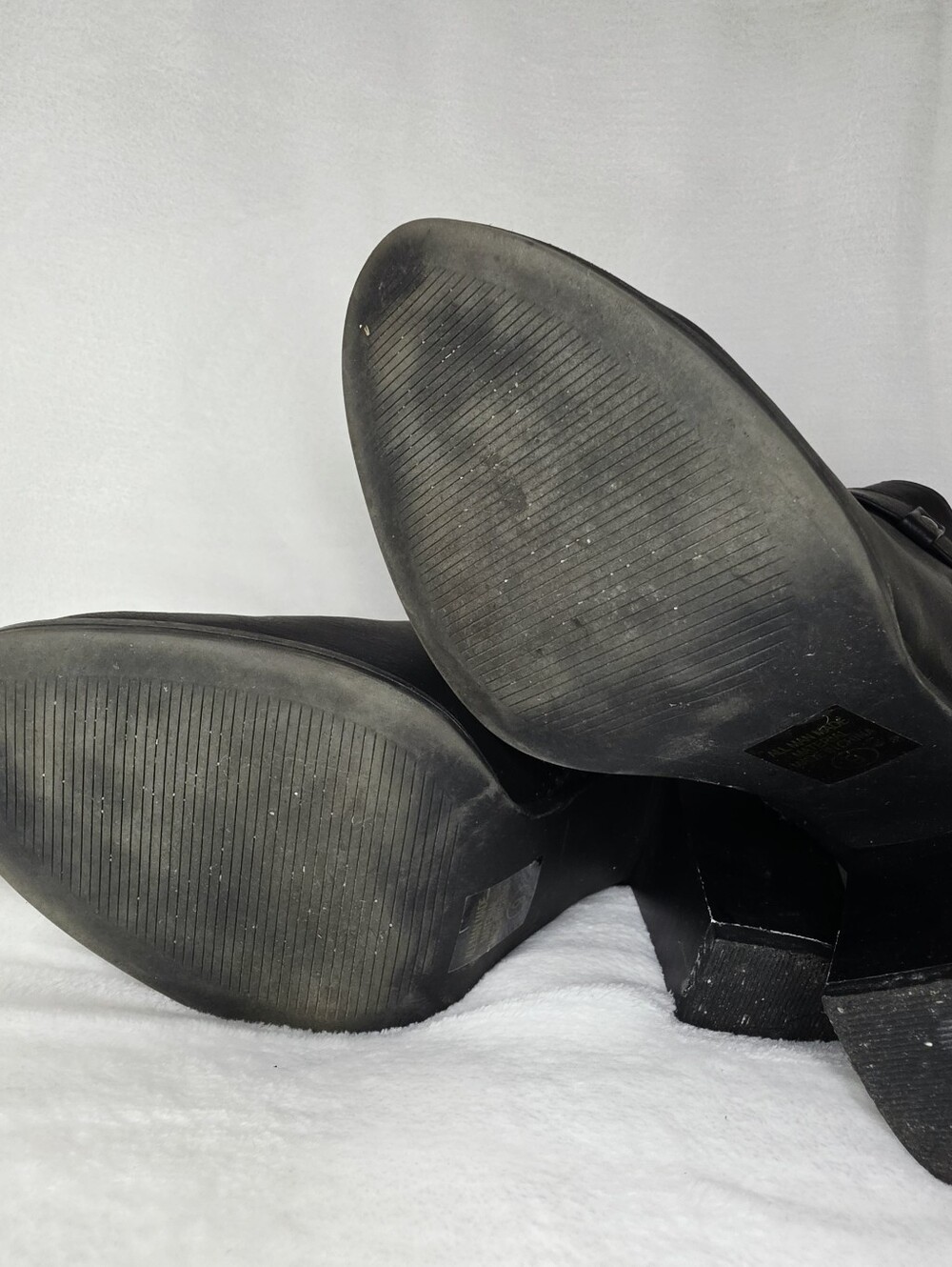 Heart In D Booties - Picture 9 of 9
